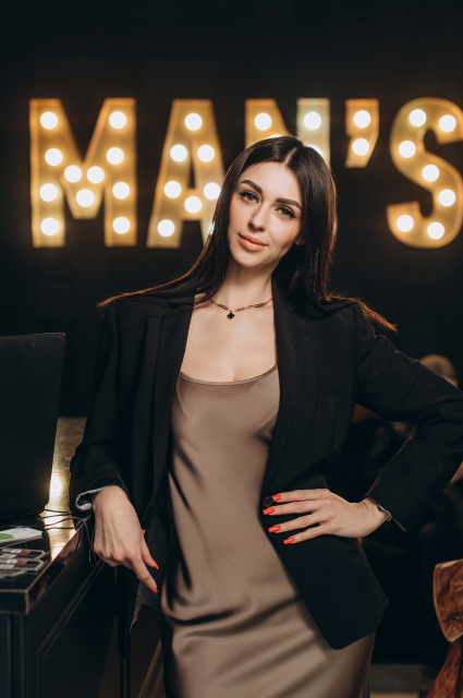 Інна - Молодший барбер